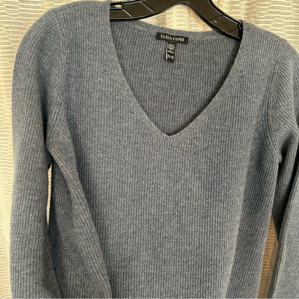 NWOT! Eileen Fisher Italian Cashmere V-Neck Sweater in “eclipse” - Picture 11 of 15